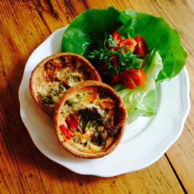 Quiches met broccoli, paprika & parmezaan – week 26-6-2017 t/m 2-7-2017